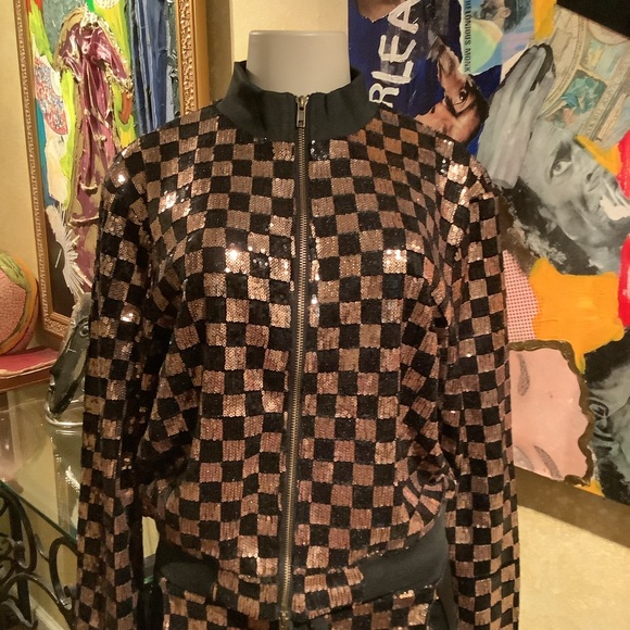 2pc black and gold sequin jogging set. - Picture 6 of 11